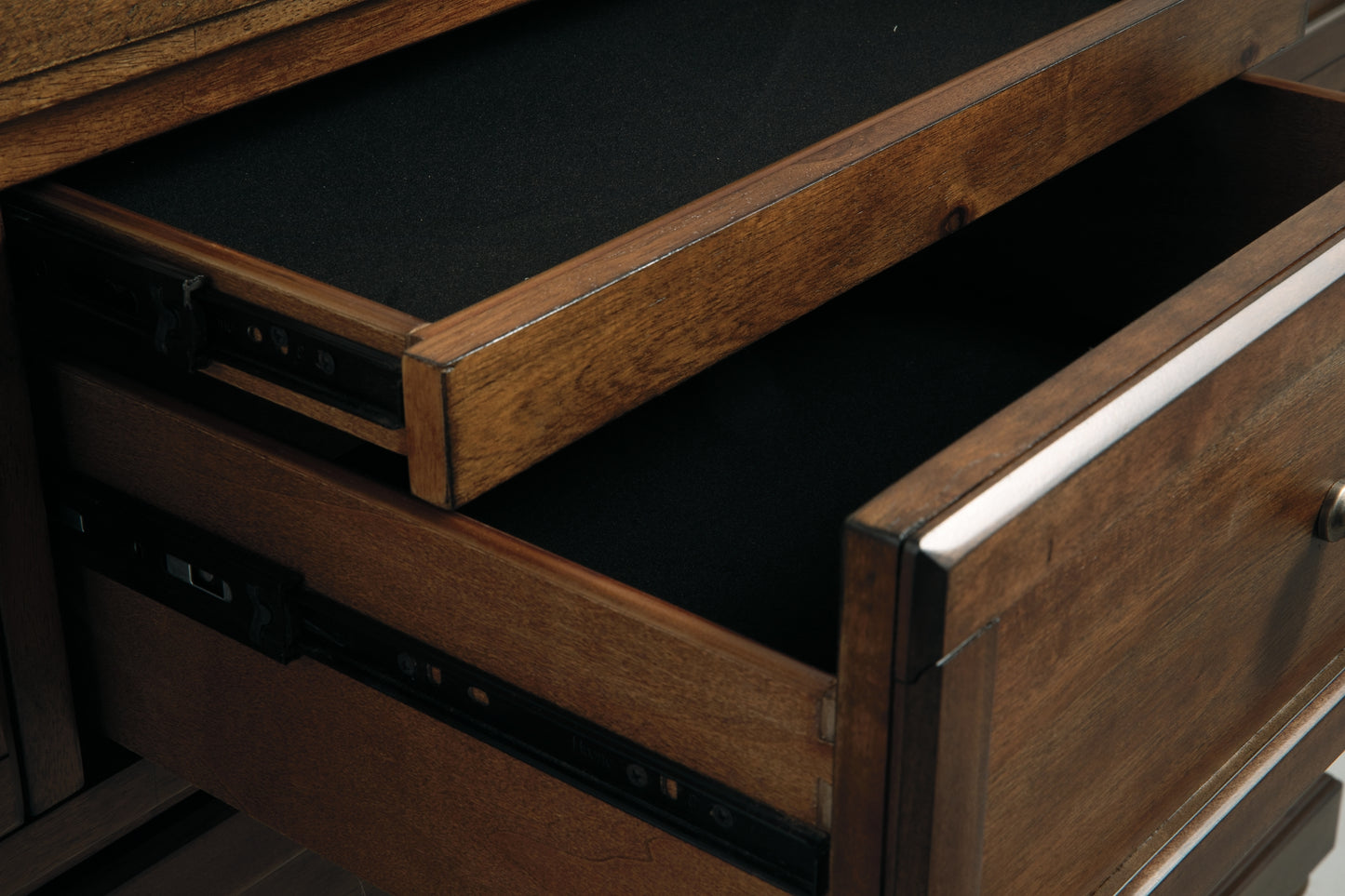 Flynnter Panel Bed With Mirrored Dresser, Chest And 2 Nightstands
