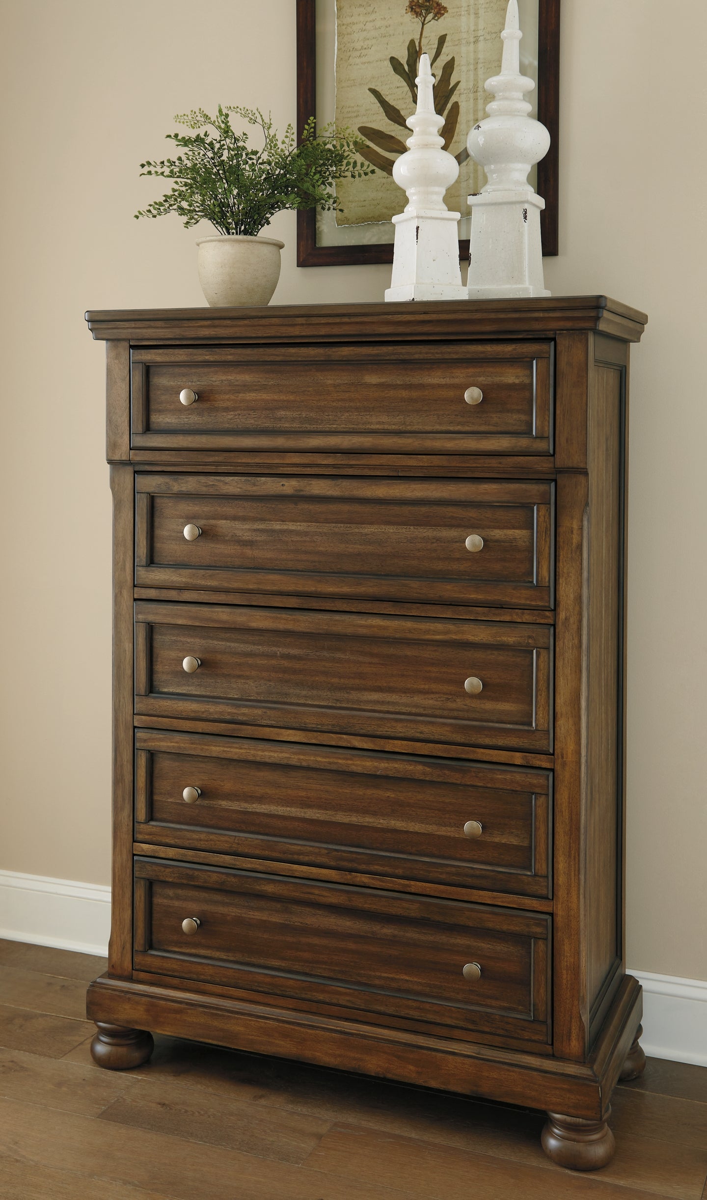 Flynnter Panel Bed With Mirrored Dresser, Chest And 2 Nightstands