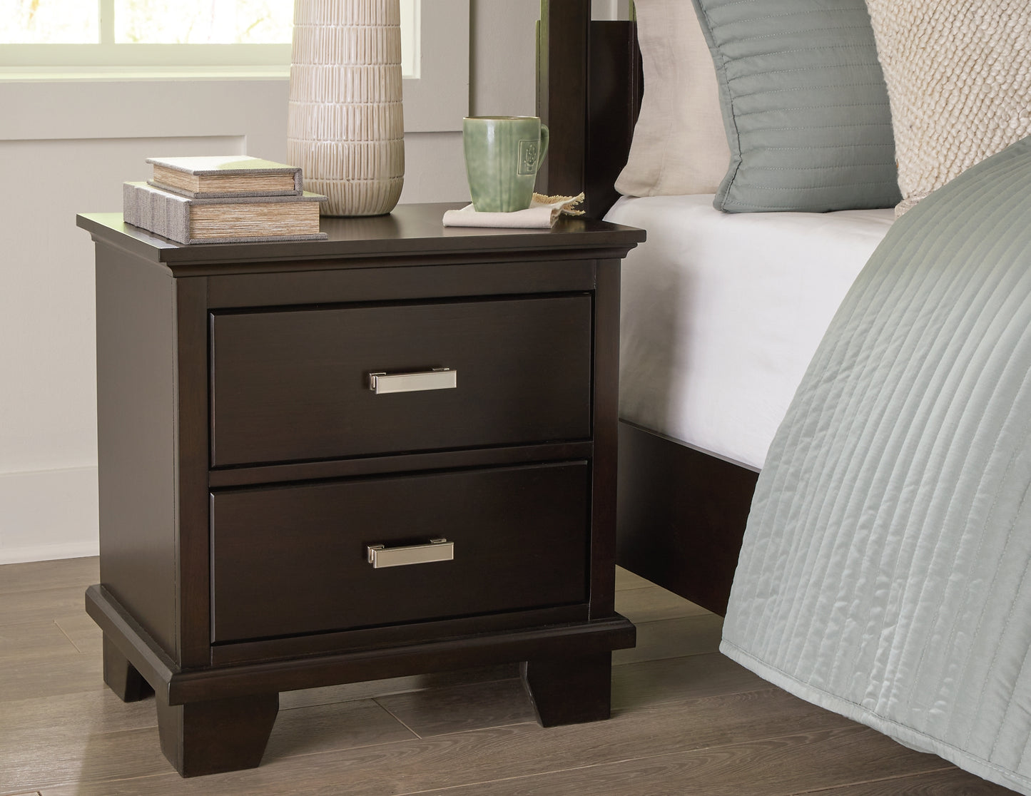 Covetown Full Panel Bed with Mirrored Dresser, Chest and 2 Nightstands