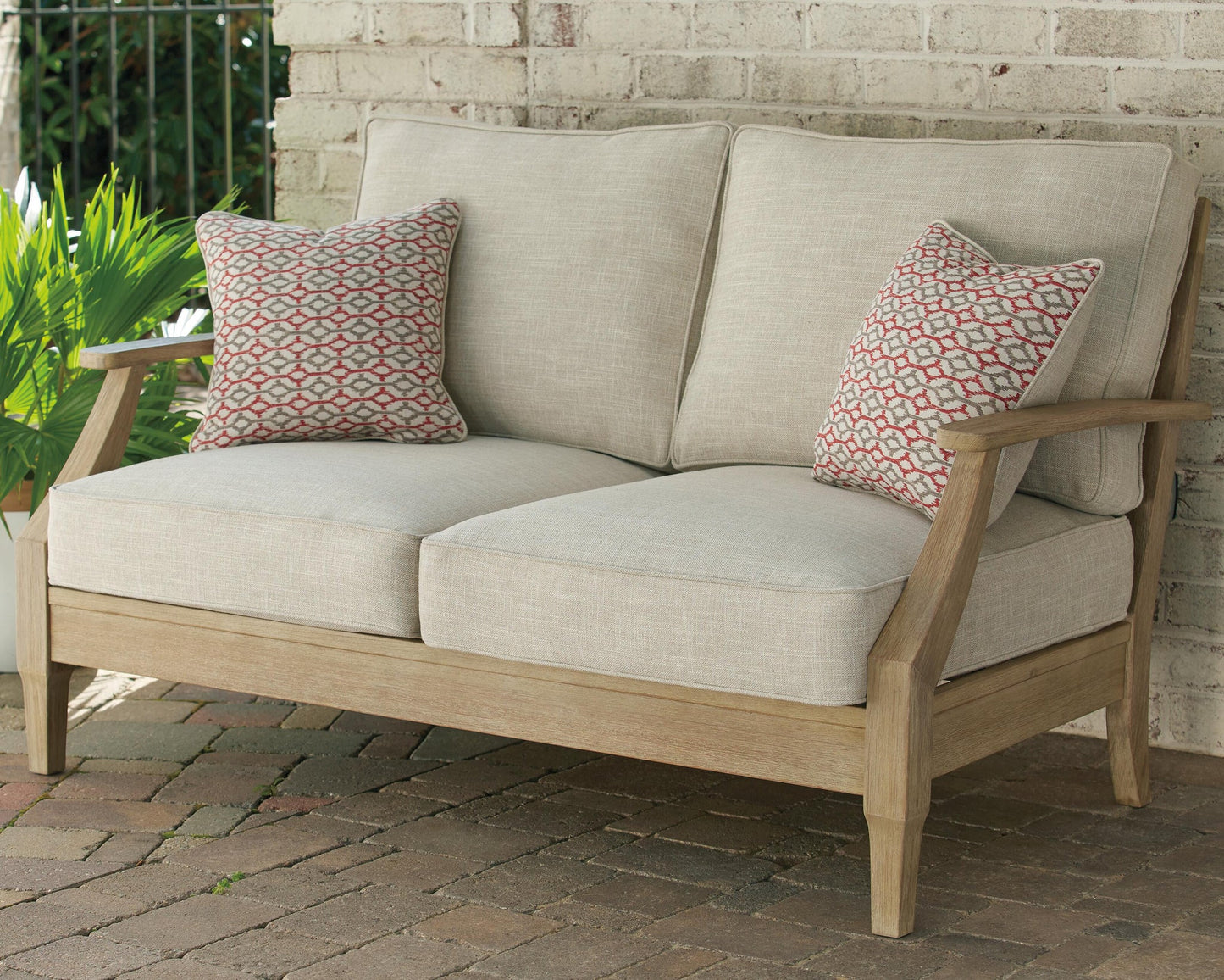 Clare View Loveseat w/Cushion