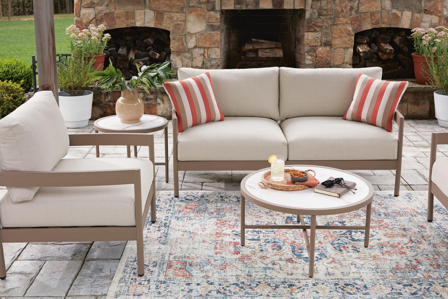 Bluff Trail Love/Chairs/Tables Set (5/CN)